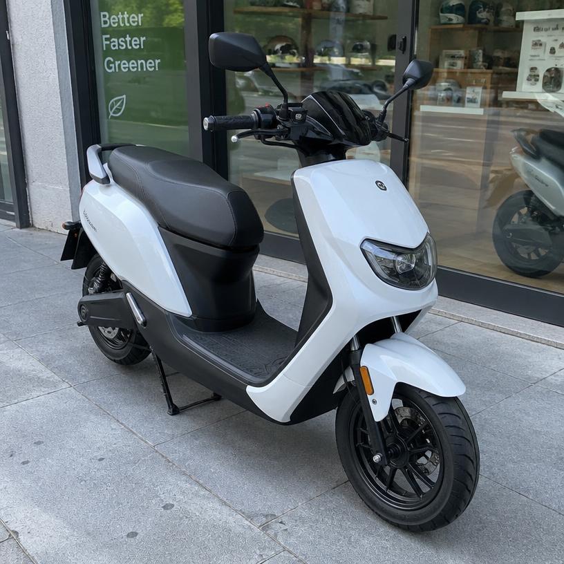 Pikipiki ya kuchaji (Scooter)